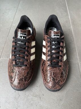 Adidas Sneakers